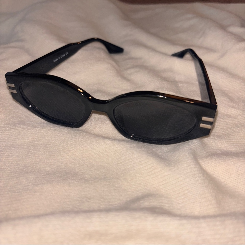 5/$25 Squares geometric cat eye sunglasses - Picture 5 of 7